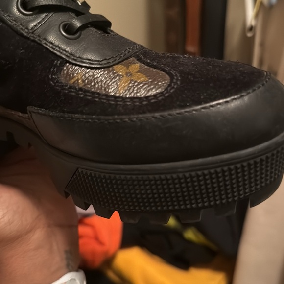 Selling Louis Vuitton boots wore like 5 times .. pretty much new. - Picture 7 of 11